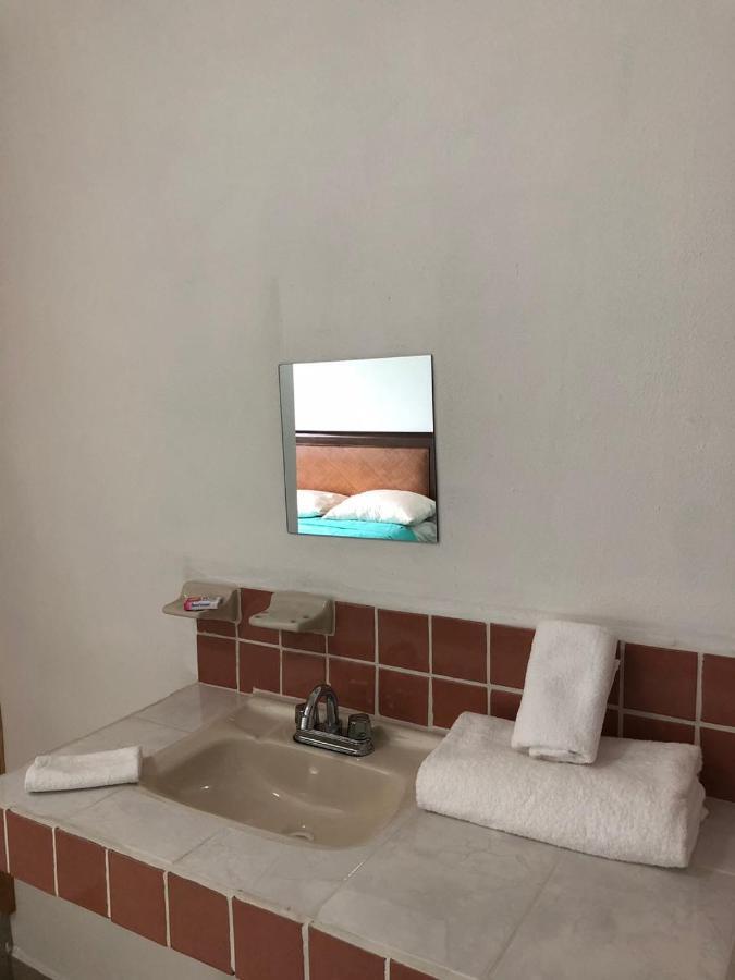 Airport Sleepy Inn Канкун Экстерьер фото